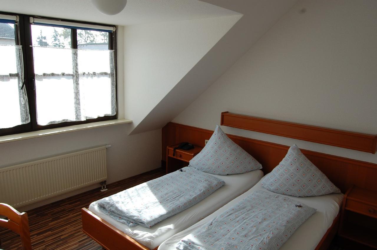 ホテルHausener Dorfkrug フランクフルト エクステリア 写真