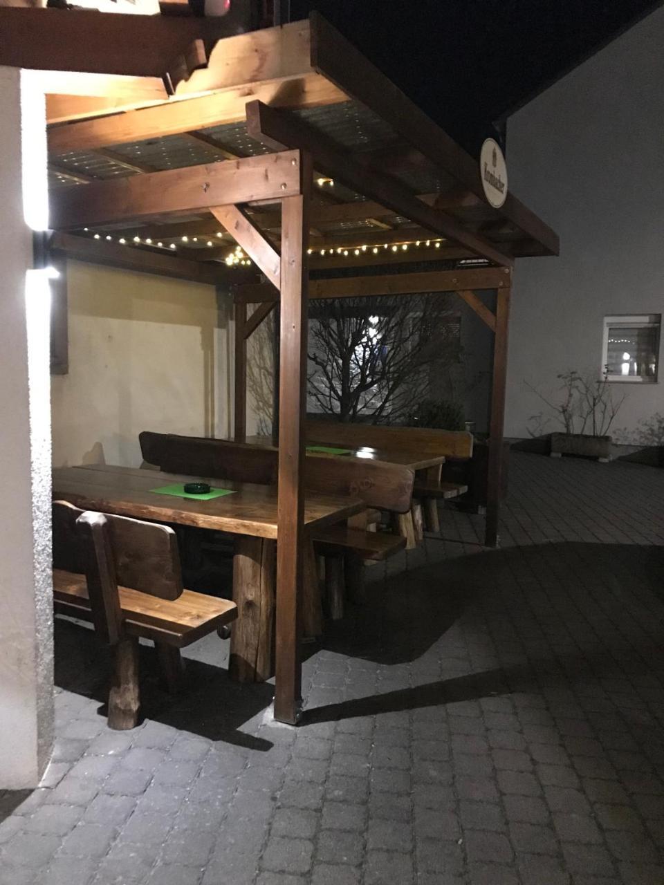 ホテルHausener Dorfkrug フランクフルト エクステリア 写真